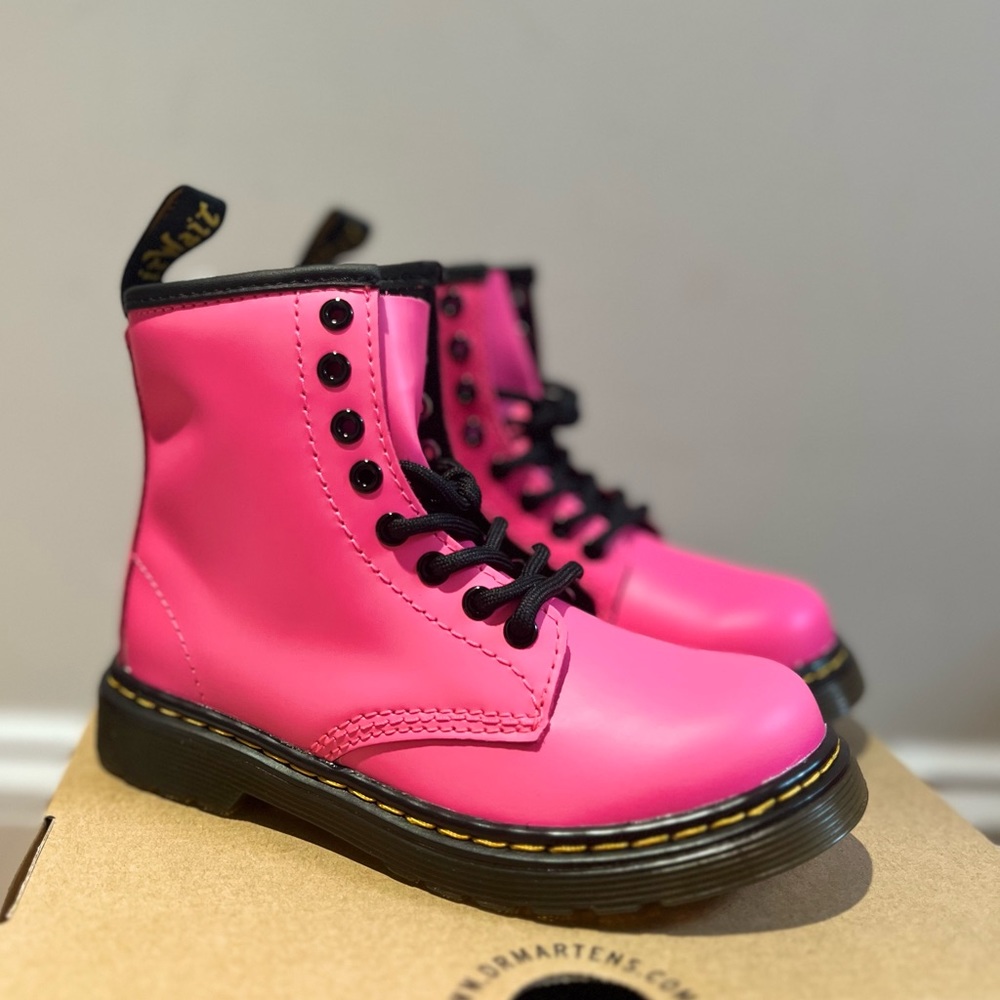 ๐HP๐Girls Dr.Martens Boots - Picture 1 of 7
